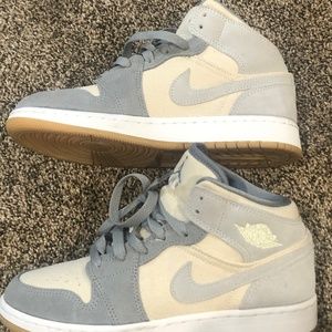 Jordan 1 Mid